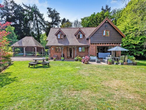 4 bedroom accommodation in Irstead, near Wroxham