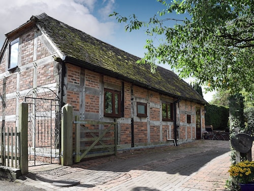 2 bedroom accommodation in Welland, near Malvern