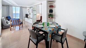 Dining - RHODE 2 Piso, 1ª linea de mar, Roses, Free Wi (Rosas / Roses)