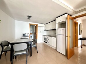 Fridge, microwave, oven, coffee/tea maker