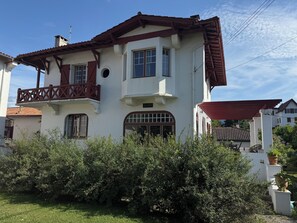 Exterior - Architect-designed villa 200 m² 5 min from the beach (Saint-Jean-De-Luz)