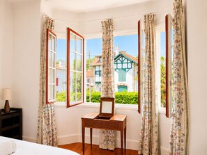 3 bedrooms, iron/ironing board, free WiFi, bed sheets - Architect-designed villa 200 m² 5 min from the beach (Saint-Jean-De-Luz)
