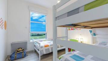 3 bedrooms, desk, iron/ironing board, travel crib