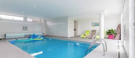 Piscine couverte, piscine extérieure