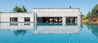 La Moderne - Modern house with pool and garden