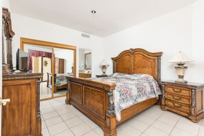 2 makuuhuonetta, silitysrauta/-lauta, ilmainen Wi-Fi, vuodevaatteet