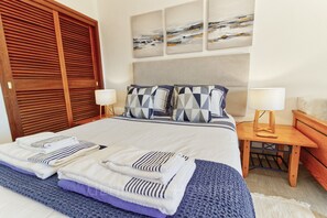 Coffres-forts dans les chambres, fer et planche à repasser