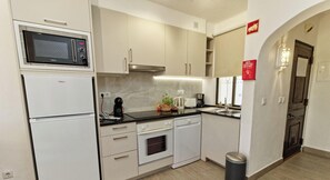 Réfrigérateur, micro-ondes, four, cafetière/bouilloire