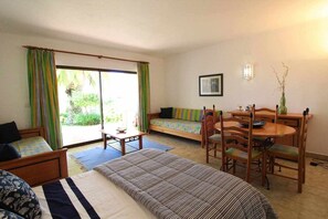 In-room safe, iron/ironing board, travel crib, free WiFi