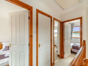3 bedrooms, free WiFi, bed sheets - Island In The Stream (Abraham&rsquo;s Quay, Whitby)