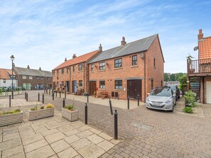 Exterior - Island In The Stream (Abraham&rsquo;s Quay, Whitby)