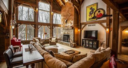 Boyne Mountain True Timber Frame nach Hause. Ski in / out in einer Wohnanlage