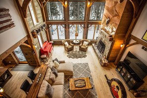 Smart TV, fireplace, video games, Netflix - Boyne Mountain - Ski-In/Out, featuring 4 master suites with an outside Hot Tub  (Boyne Falls)