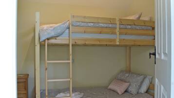 2 bedrooms, free WiFi, bed sheets