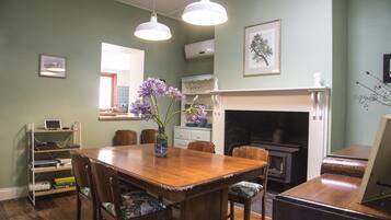 Romantic House, 1 Double Bed, Non Smoking | In-room dining