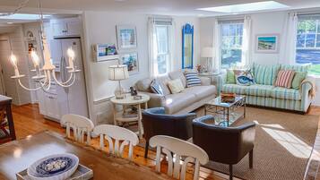 智能电视、壁炉、电子游戏、DVD 播放器