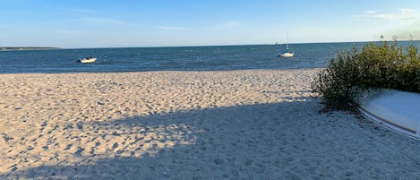 Beach nearby, sun-loungers, beach towels