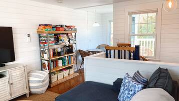 智能电视、壁炉、电子游戏、DVD 播放器