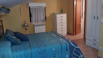 5 bedrooms, iron/ironing board, bed sheets