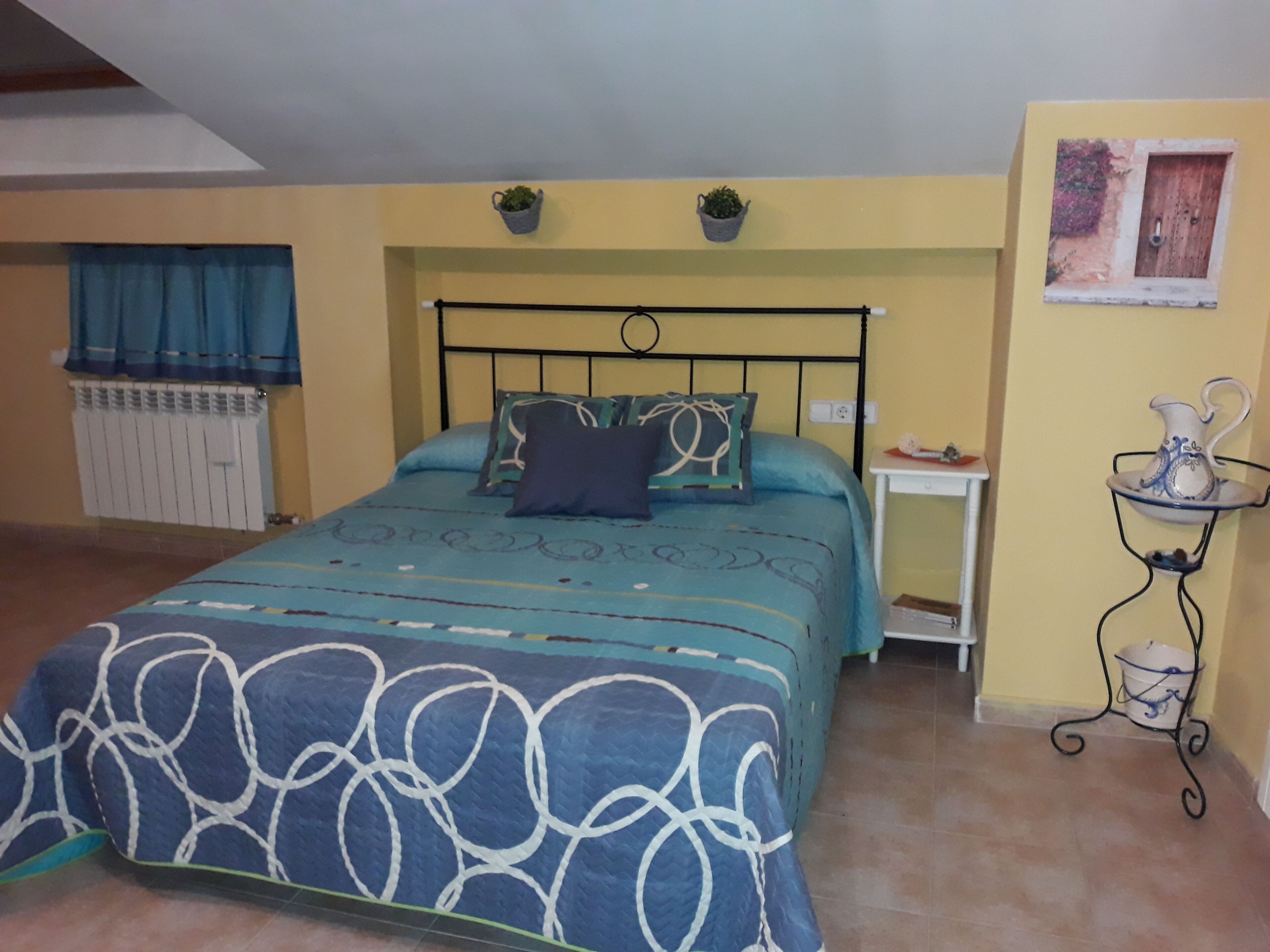 5 slaapkamers, een strijkplank/strijkijzer, beddengoed