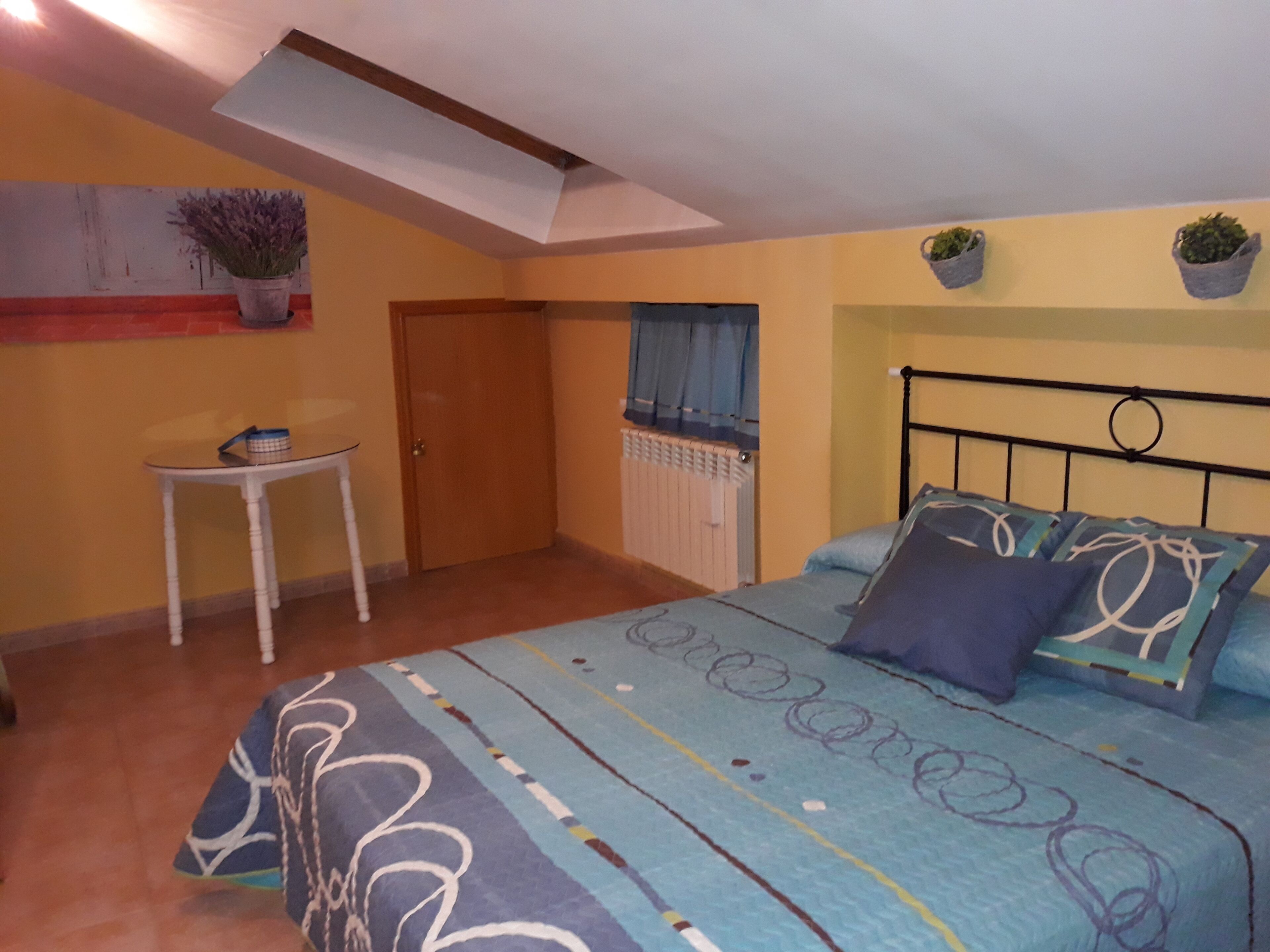 5 bedrooms, iron/ironing board, bed sheets