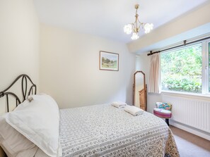 1 bedroom, bed sheets