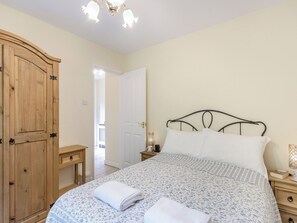 1 bedroom, bed sheets