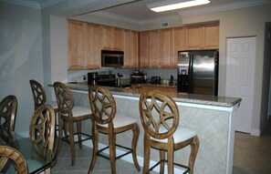 冰箱、微波炉、烤箱、炉灶