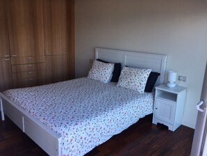 2 chambres, fer et planche à repasser, draps fournis