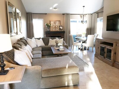 Mountain Home Stallion Springs Ca. Luxury accommodation with Incredible views. 