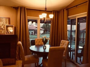 Dining - Mountain Home Stallion Springs Ca. Luxury accommodation with Incredible views.  (Tehachapi)