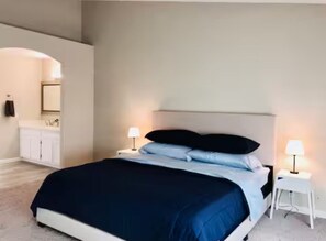 4 soverom, safe på rommet, wi-fi (inkludert) og sengetøy