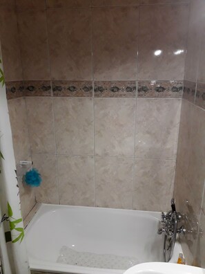 Chuveiro/banheira combinados, secador de cabelo, toalhas de banho