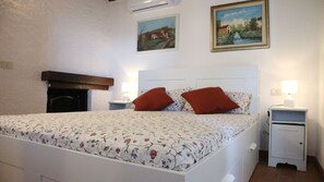 4 bedrooms, desk, iron/ironing board, travel crib - Villa with private swimming pool, garden & sea view Forte Dei Marmi   (Pietrasanta)
