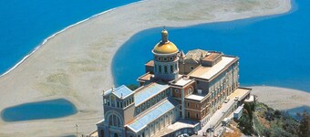 Stay in the midst of nature between Taormina, Acireale, Catania, Syracuse, Etna