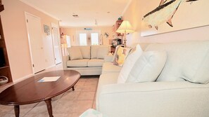 TV - DOG FRIENDLY, WEST SIDE DUPLEX, 1 BLOCK FROM BEACH (Gulf Shores)