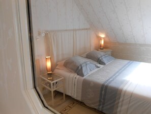 1 bedroom, iron/ironing board, travel cot, free WiFi