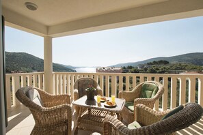 Property grounds - Modern villa with private pool and BBQ, near TROGIR and SPLIT (Marina)