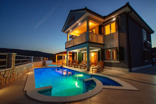 Villa moderne avec piscine privée et barbecue, près de TROGIR et SPLIT