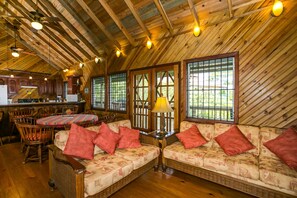 Interior - HGTV-Tropical Island Pool Home with Casita & 400 Foot Dock (Roatan Island)