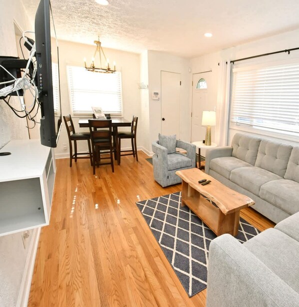 TV, fireplace, offices - Remodeled home 1 mile from Notre Dame (1150) (South Bend)