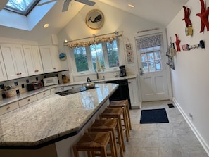 Fridge, microwave, oven, stovetop - Lovely Dog Friendly Beach Home Close to Everything. (Eastham)