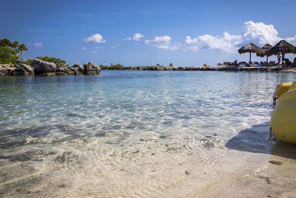 Liegestühle, Strandtücher