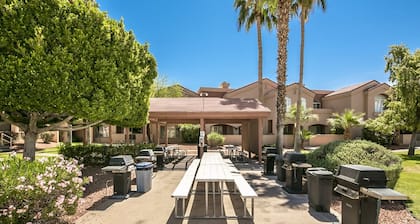 Lakeshore Village “Classic Condo” 2 patios Prime Location