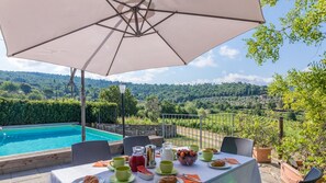 تناول الطعام بالخارج