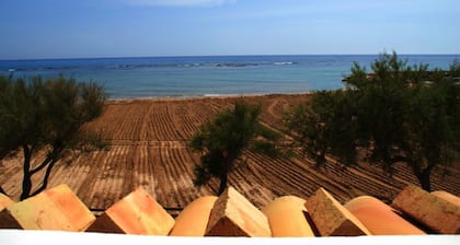 Adelaide House in the heart of Punta Secca five meters from the beach
