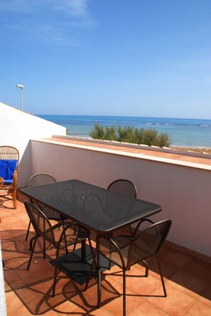 Outdoor dining - Adelaide House in the heart of Punta Secca five meters from the beach (Santa Croce Camerina RG  Sicilia)