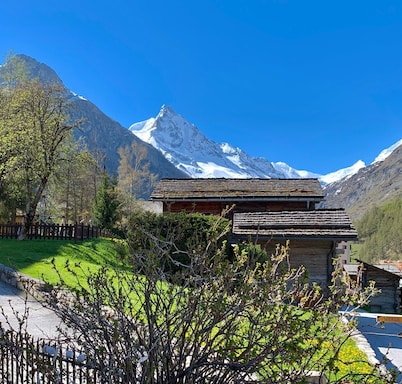 Renovated Classic 1803 Chalet