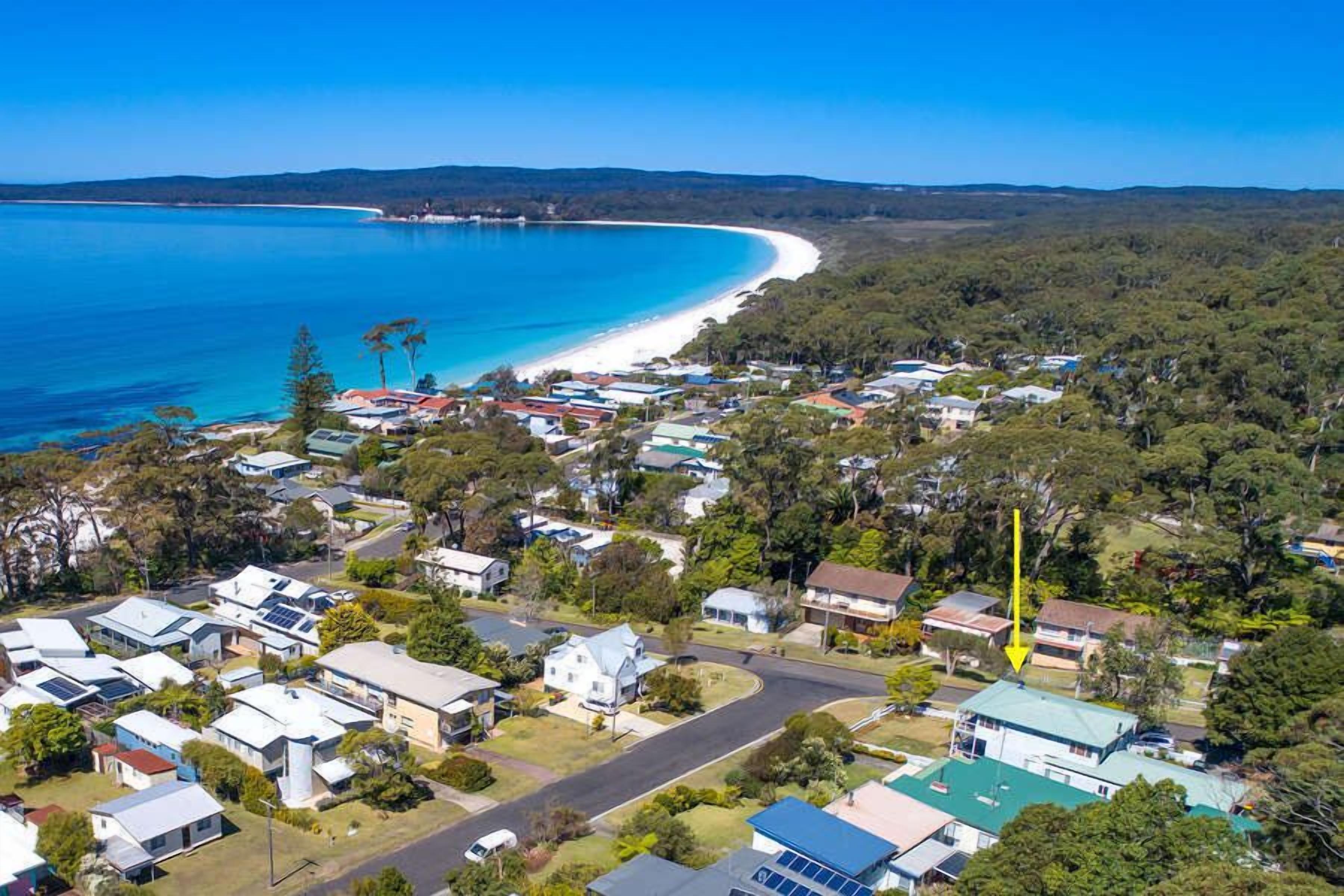 Bowen View - pet friendly - great views - minutes walk to Hyams