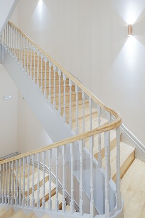 Interior - Boutique Rentals - Toledo's One & Only Apt in Ribeira (Porto)